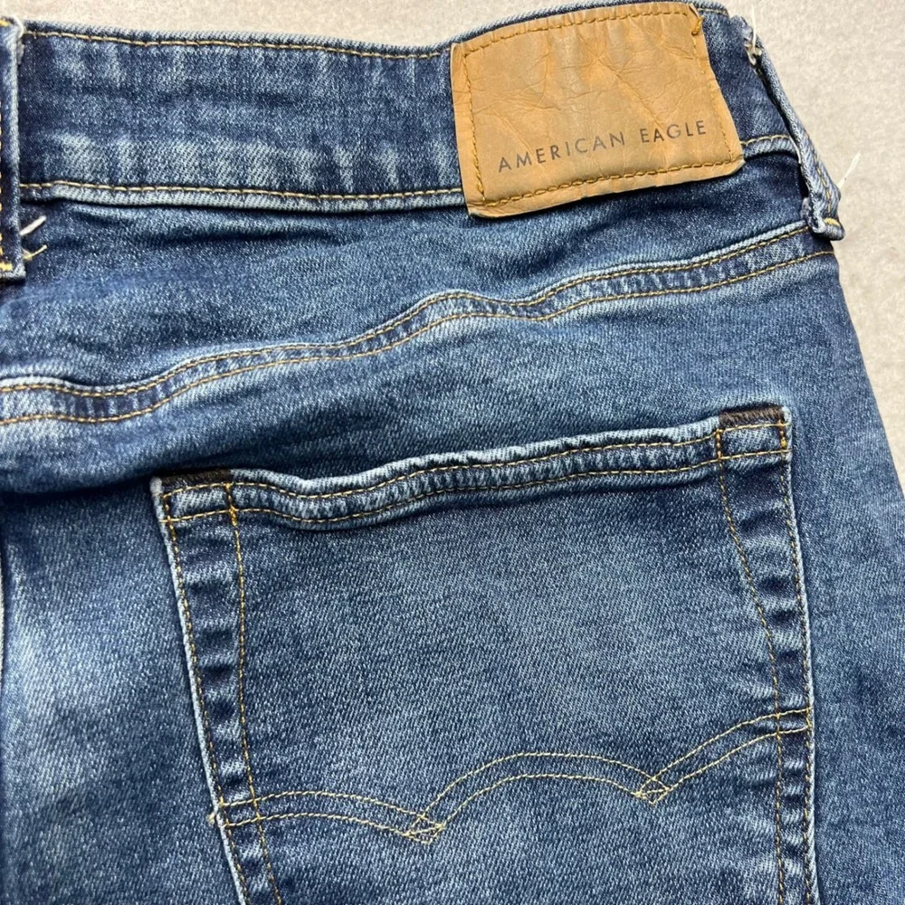 American Eagle Athletic Fit Jeans Mens 30x32 Medium Wash Blue Denim 1641